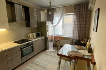 2-к квартира, 65 м², 3/10 эт.